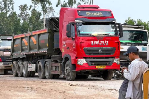 Xe tải xếp hàng chờ mua đá: Quảng Ngãi ưu tiên vật liệu cho công trình nội tỉnh
