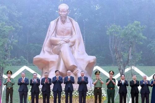 Lễ kỷ niệm 72 năm Ngày Bác Hồ về thăm Đền Hùng và khánh thành Tượng đài 'Bác Hồ với ngày hội non sông'