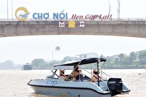Công an TP Cần Thơ bảo đảm an toàn du lịch ở chợ nổi Cái Răng