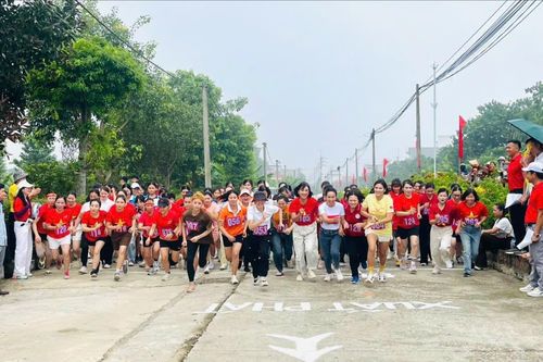 Hơn 400 vận động viên tham dự Giải chạy việt dã xã Phúc Lộc