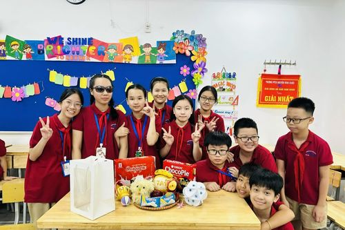 Cô bé khiếm thị Đỗ Ngọc Minh Châu và hành trình chạm đến hạnh phúc qua những trang chữ nổi