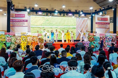 BDU Cà Mau trao học bổng khoảng 6 tỷ đồng cho sinh viên