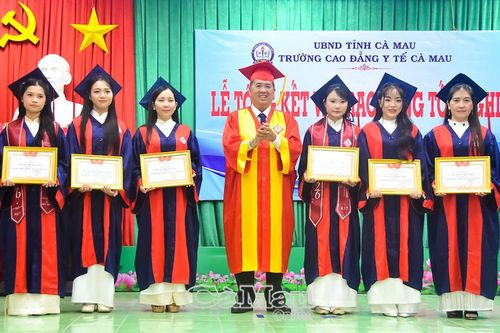 Bổ sung nguồn nhân lực cho y tế địa phương