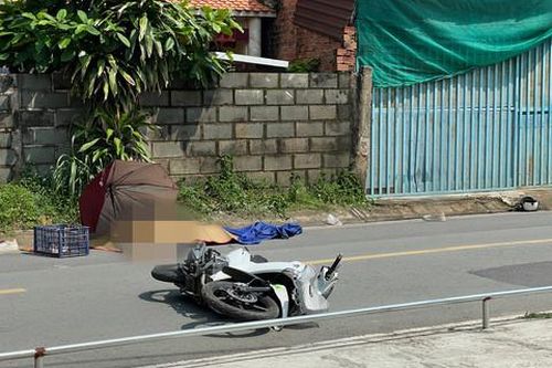 Xe máy tông vào cửa nhà dân, thanh niên 19 tuổi tử vong tại chỗ