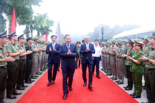 Tổng Bí thư, Chủ tịch nước dự khánh thành Tượng đài Bác Hồ với ngày hội non sông