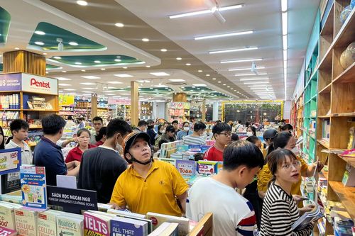 Thủ tướng: Huy động nguồn lực cung ứng đủ sách giáo khoa, báo cáo trước 22/9