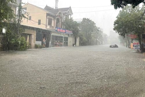 Vì sao Vinh xuất hiện mưa lớn kỷ lục trong hơn 40 năm?