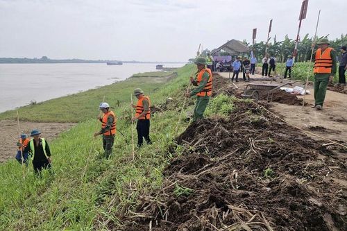 Xã Phú Xuyên: Thực hành tuần tra, ứng cứu hộ đê, tìm kiếm cứu nạn