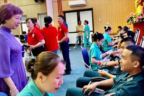 Phường Phương Liệt tiếp nhận 500 đơn vị máu tại Ngày hội hiến máu 'Thứ bảy hồng'