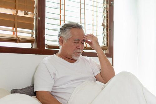 Giao hết tiền cho con, khi có bệnh, tôi bị con mắng là 'hố hút tiền không đáy'