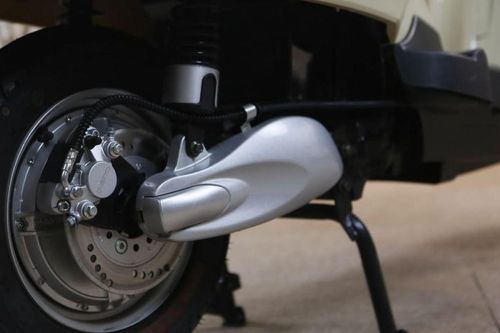 Xe máy điện giá 15 triệu đồng thiết kế retro, 2 phanh đĩa, đi xa 70km
