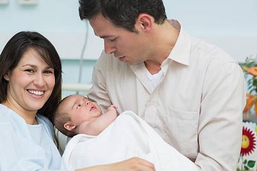 Khi người trẻ hoãn sinh con: Đừng để tuổi sinh sản 'lệch pha' với tuổi đời