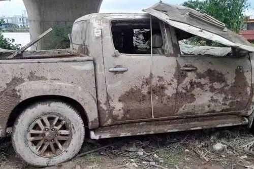 Sáng 19/9: Giám đốc công an chỉ đạo điều tra vụ xe bán tải nằm dưới lòng kênh