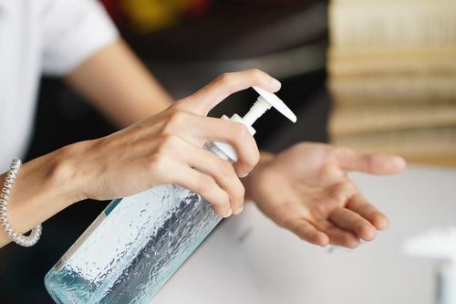 Nên rửa tay bằng xà phòng hay dung dịch sát khuẩn để phòng ngừa dịch bệnh?