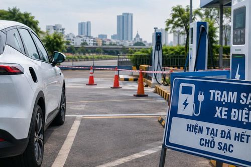 Hơn 70% taxi đã chuyển sang xe điện nhưng giao thông xanh vẫn vướng hạ tầng