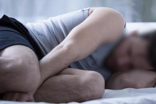 Thức giấc vì đau tinh hoàn, chàng trai 20 tuổi nhập viện khẩn trong đêm
