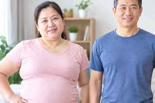 Vì sao phụ nữ sau mãn kinh dễ tăng cân hơn nam giới cùng tuổi?