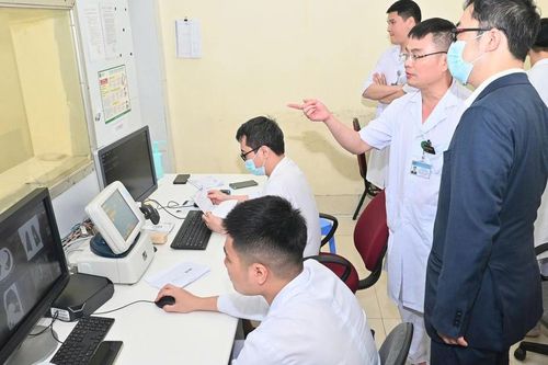 GS Hiệp hội Phẫu thuật Lồng ngực Nhật Bản ấn tượng về mô hình hội chẩn đa chuyên khoa trong điều trị bệnh lý về phổi của các bác sĩ Việt Nam