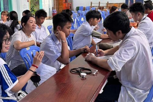 Hàng nghìn học sinh ở Khánh Hòa được khám miễn phí bệnh tan máu bẩm sinh