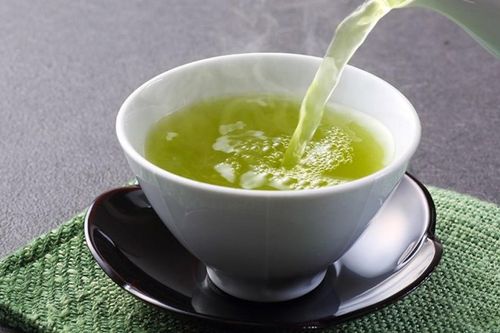 Uống trà đặc thay nước lọc hàng chục năm, người đàn ông nhập viện cấp cứu
