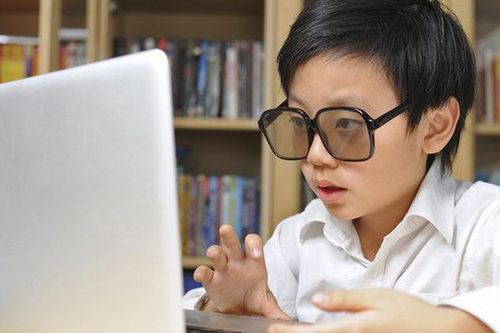 Trẻ dùng thiết bị điện tử sớm có thể chậm phát triển ngôn ngữ