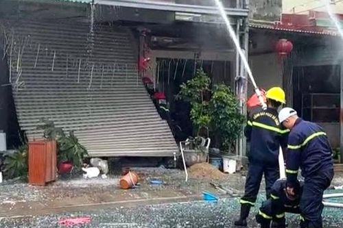Nổ khí gas, con trai chủ nhà bị thương