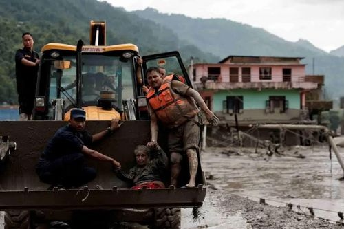 Hé lộ nguyên nhân gây lũ quét tàn khốc khiến hơn 1.400 người chết ở biên giới Nepal - Trung Quốc