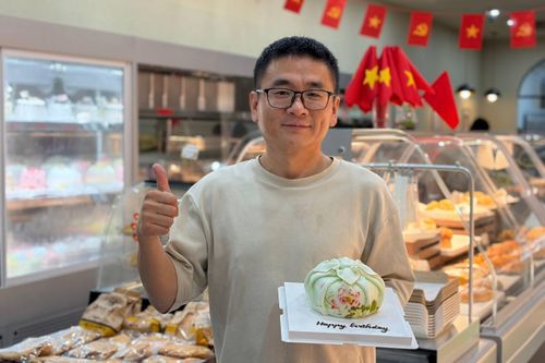 Họa sĩ Trung Quốc chi 3 tỷ mở tiệm bánh sau chuyến du lịch Việt Nam