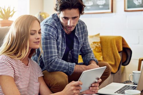 Cách kiếm được tiền từ việc kết hôn với bản sao của chính mình