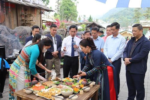 'Mâm cơm Hương vị Tây Bắc' tôn vinh và lan tỏa ẩm thực vùng cao Sa Pa
