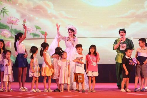 Chương trình nghệ thuật 'Trăng rằm tỏa sáng - Thắp sáng tương lai'