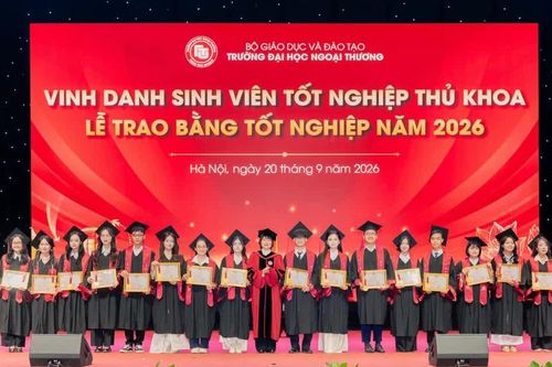 Hơn 1.700 sinh viên Trường đại học Ngoại thương nhận bằng tốt nghiệp đợt 2