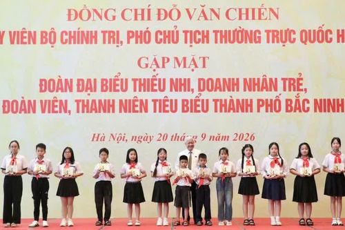 Phó Chủ tịch Thường trực Quốc hội Đỗ Văn Chiến gặp mặt thanh thiếu nhi tiêu biểu thành phố Bắc Ninh