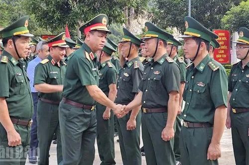 Thứ trưởng Bộ Quốc phòng Nguyễn Trường Thắng thăm lực lượng vũ trang ở biên giới Thanh Hóa