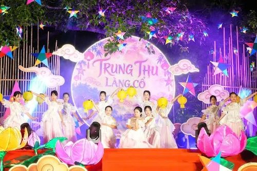 Đường Lâm tổ chức chương trình 'Đêm trăng làng cổ'