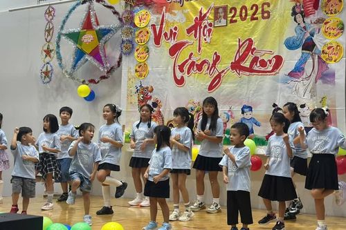 Thiếu nhi người Việt tại Sakai (Nhật Bản) vui Tết Trung thu