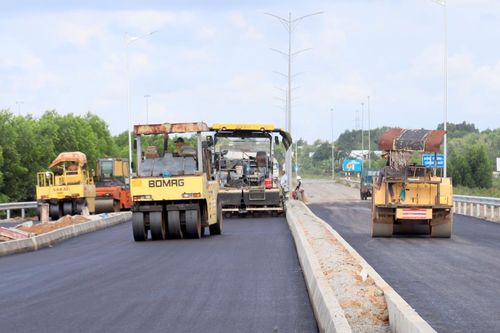 Cận cảnh nút giao Trì Bình - Dung Quất trước ngày khai thác