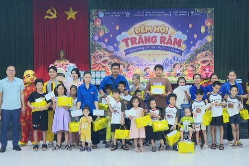 Mang trung thu đến cho các em thiếu nhi ở Trung tâm bảo trợ xã hội Đà Nẵng