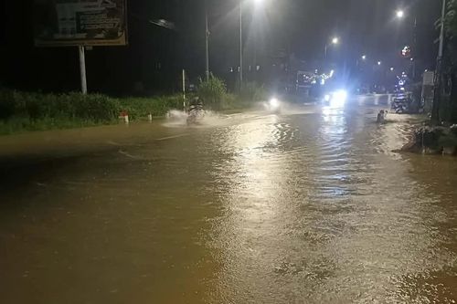 Lâm Đồng: Mưa lớn lại gây ngập quốc lộ 20