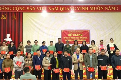 Trao 'cần câu' tri thức giúp người dân vùng cao thoát nghèo