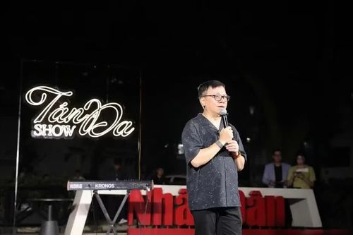 'Tán Đa' đưa nghệ thuật đến gần công chúng bên Hồ Gươm