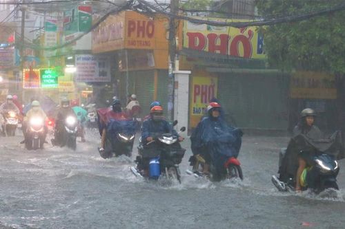 Dự báo thời tiết ngày 21/9: Mưa lớn tiếp diễn tại Nam Bộ và Nam Trung Bộ
