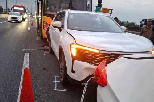 5 xe ô tô đâm liên hoàn vì lỗi không giữ khoảng cách an toàn trên cao tốc