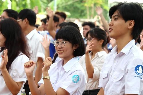 Tuần lễ 'Vươn cánh bồ câu trắng' hỗ trợ nhu cầu thiết thực của sinh viên