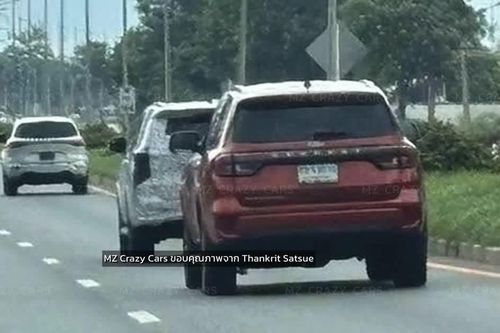 Lộ ảnh Toyota Fortuner đời mới xuất hiện bên cạnh đối thủ