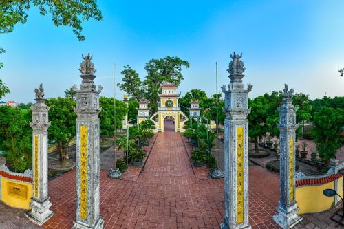 Linh thiêng ngôi đền không cổng, có báu vật kiệu vàng giấu dưới lớp sơn 400 năm