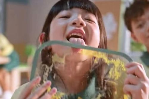 Giá sầu riêng tăng mạnh; Sunlight gây phản ứng với quảng cáo trẻ em liếm đĩa