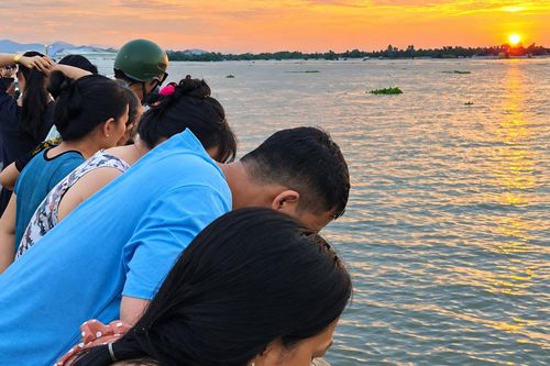 Tìm thấy thi thể thiếu niên 15 tuổi trong bụi sậy