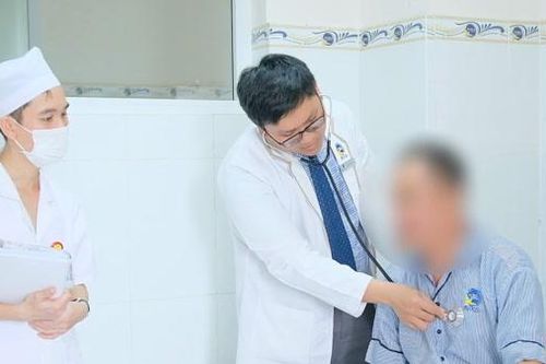 Hai người đàn ông hơn 40 tuổi bị nhồi máu cơ tim, bác sĩ lưu ý dấu hiệu cảnh báo