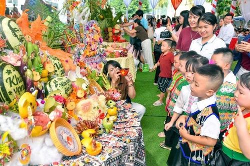 Trung thu bên cột mốc biên cương của trẻ em vùng cao Thanh Hóa